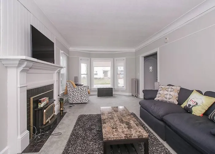 Lakeside Home In Lorain
