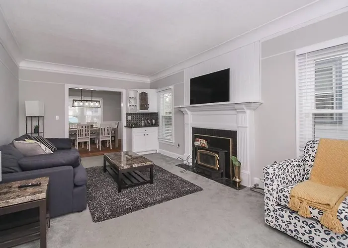 Lakeside Home In Lorain